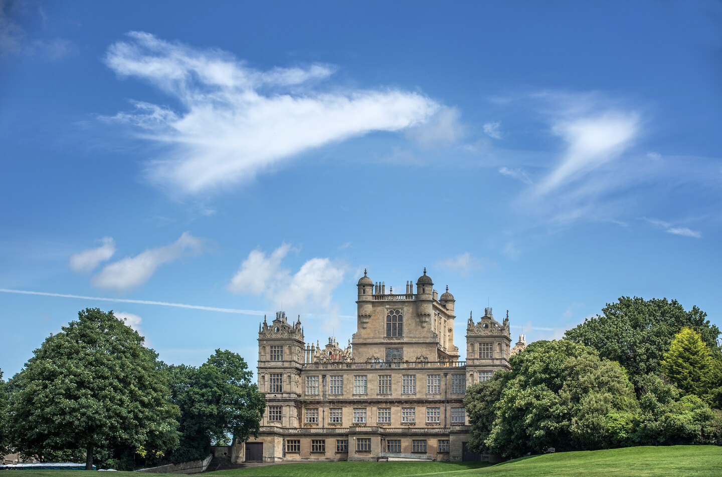 Student Accommodation in Wollaton, Nottingham - a view of Wollaton Hall from downhill in Wollaton Park on a sunny day