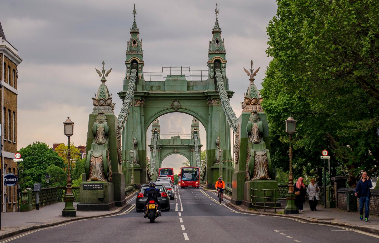 Student Accommodation in Hammersmith, London - buses and cars crossing Hammersmith Bridge