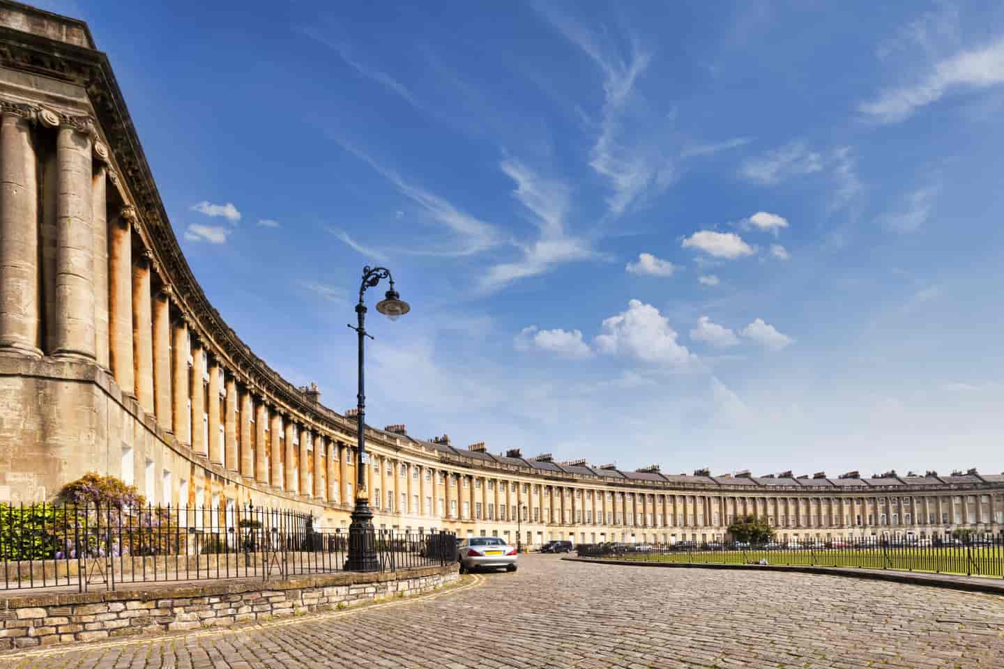 Student Accommodation in Bath - The Royal Crescent on a sunny day
