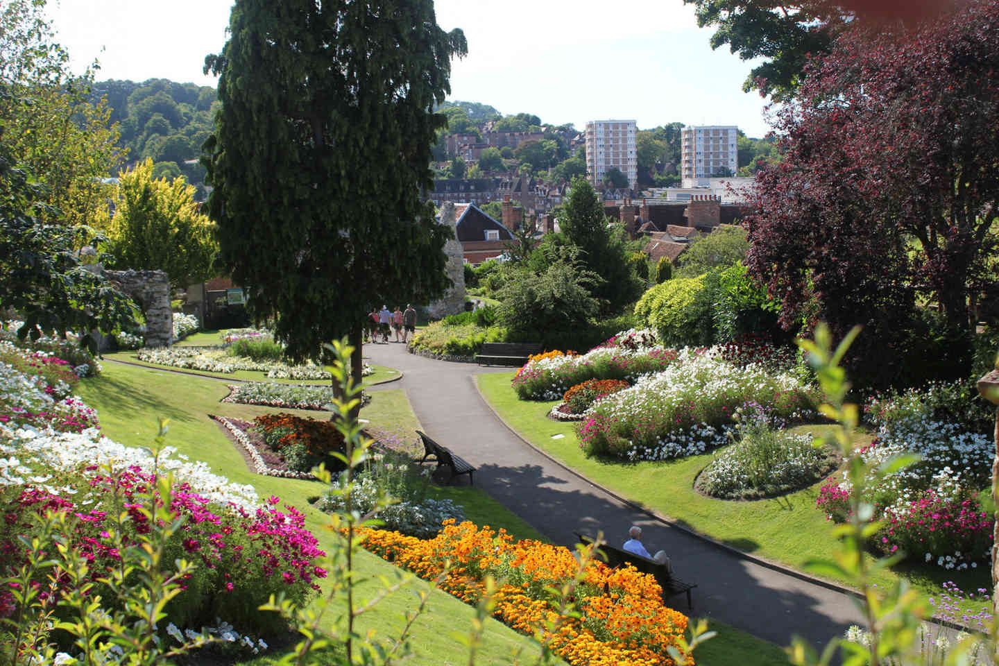 town-centre-guildford-student-area-sturents