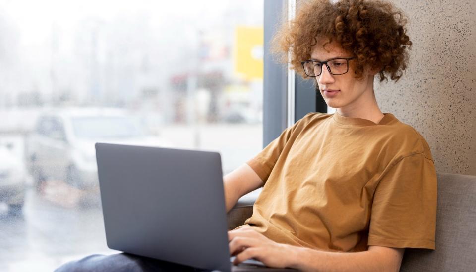 UCAS Application Deadline: Jan 2025 & 2024 End of Cycle Data | StuRents