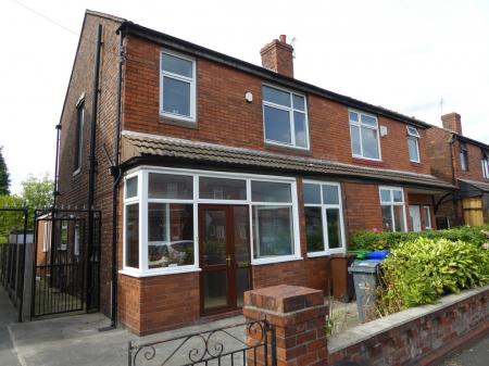 6 bed student house to rent on Barnsfold Avenue, Manchester, M14