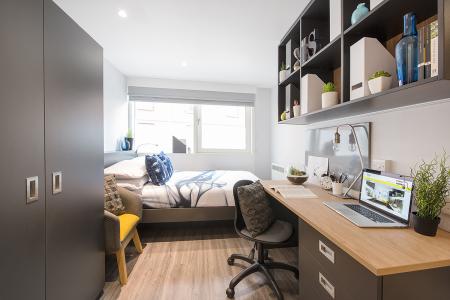 Classic En-suite 6 bed student flat to rent on Glasshouse Yard, London, EC1A