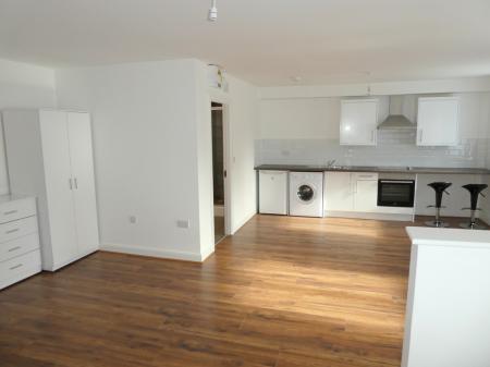 Student studio flat to rent on Stockport Road, Manchester, M13