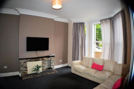 8 bed student house to rent on Park Grove, Hull, HU5