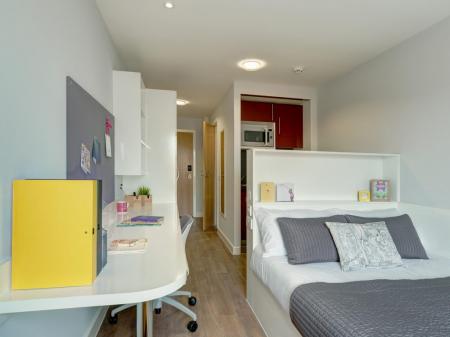 Studio - EPC Band C Student flat to rent on Stockwell Green, London, SW9