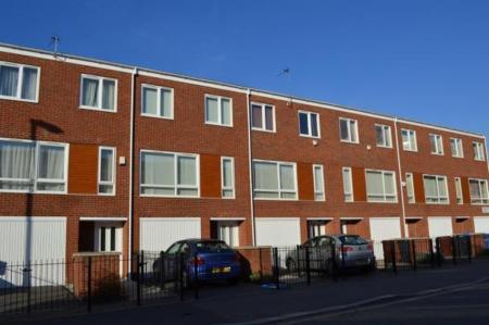 4 bed student house to rent on Denewell Avenue, Manchester, M13