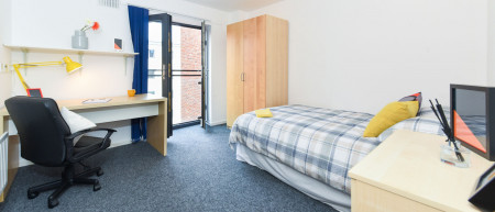 One Bed Apartment 1 bed student flat to rent on Edward Street, Sheffield, S3