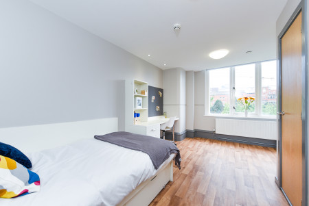 Ensuite Bronze 10 bed student flat to rent on College Square East, Belfast, BT1