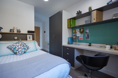 Ensuite Platinum 6 bed student flat to rent on Blackhorse Lane, London, E17