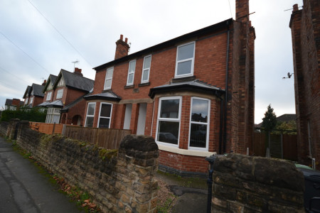 4 bed student house to rent on Peveril Road, Nottingham, NG9