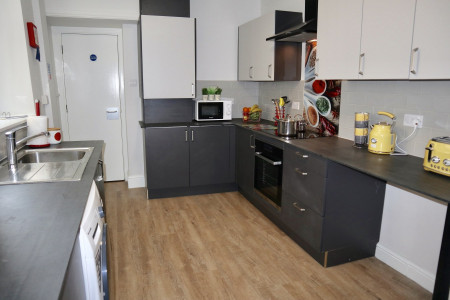 5 bed student house to rent on Rosehill Terrace, Mount Pleasant, Swansea, SA1