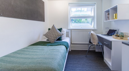 Silver Room 1 bed student flat to rent on Bassett Green Road, Southampton, SO16