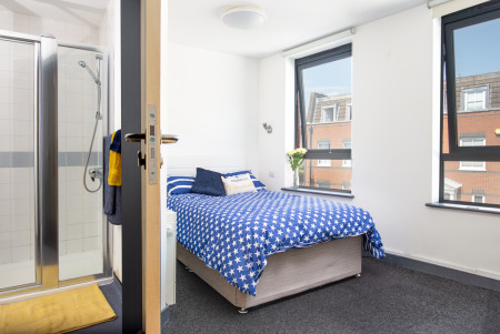 Platinum Studio Student flat to rent on Fulham Palace Road, London, W6