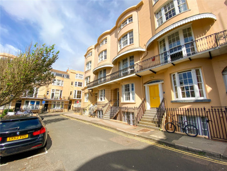 Student studio flat to rent on Bedford Square, Brighton, BN1
