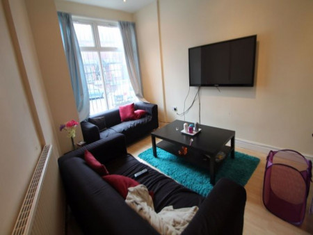 4 bed student house to rent on Royal Park Grove, Leeds, LS6