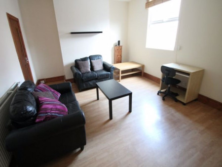 6 bed student house to rent on Burley Road, Leeds, LS4