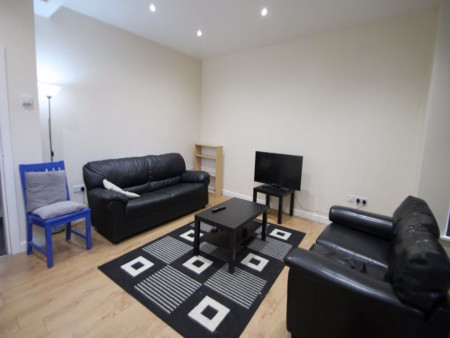 4 bed student house to rent on Headingley Mount, Leeds, LS6