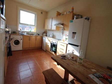 7 bed student house to rent on Brudenell Avenue, Leeds, LS6