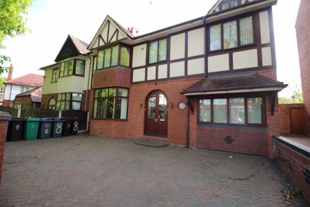 8 bed student house to rent on Danes Road, Manchester, M14