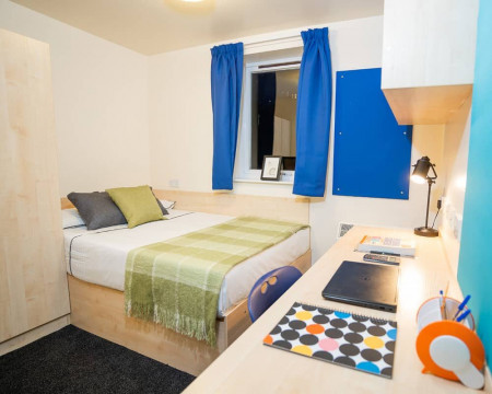 Classic En-Suite 6 bed student flat to rent on Queens Hospital Close, Birmingham, B15
