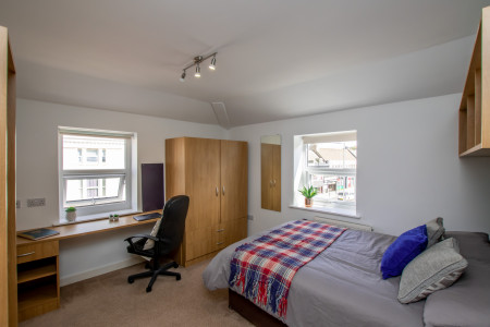 8-Bed Loft 8 bed student flat to rent on Mutley Plain, Plymouth, PL4