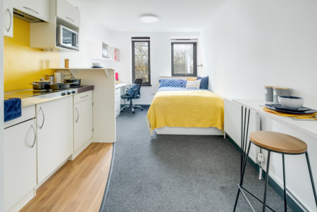Silver Studio Student flat to rent on Fulham Palace Road, London, W6