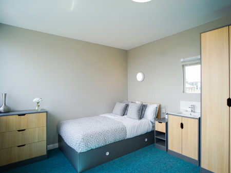 Premium Room 1 bed student flat to rent on Roxburgh Place, Edinburgh, EH8