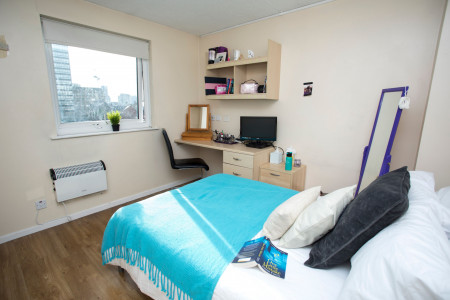 Gold Ensuite 4 bed student flat to rent on Dantzic Street, Manchester, M4