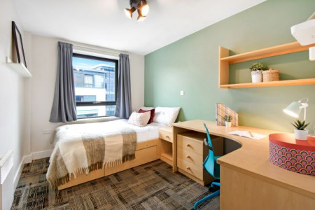 Premium Room 5 bed student flat to rent on Burley Road, Leeds, LS3