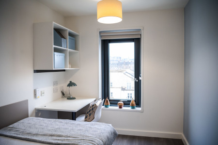 5 Bed Ensuite 5 bed student flat to rent on McDonald Road, Edinburgh, EH7