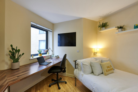 Studio Student flat to rent on South Lambeth Road, London, SW8