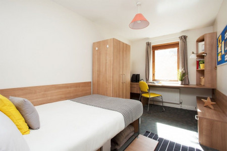 Classic Non En-suite 4 bed student flat to rent on Sunlight Square, London, E2