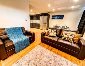 6 Bedroom Apartment