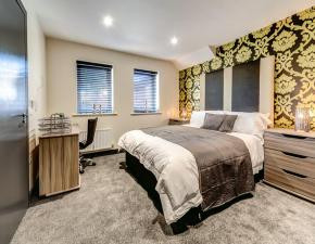 6 Bedroom Apartment