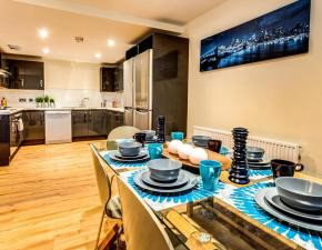 6 Bedroom Apartment