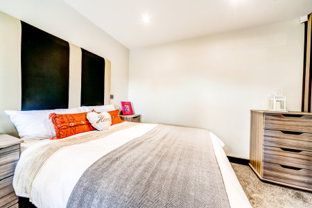 5 Bedroom Apartment