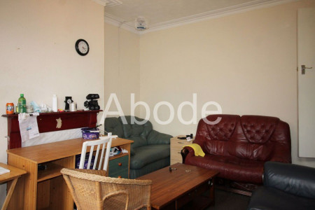 2 bed student house to rent on Woodside Avenue, Leeds, LS4