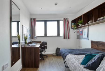 Premium En Suite 6 bed student flat to rent on Western Way, Exeter, EX1
