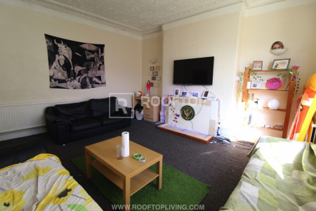 8 bed student house to rent on Bainbrigge Road, Leeds, LS6