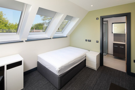 Penthouse Plus Room @ SAR Court 5 bed student flat to rent on Woodland Way, Canterbury, CT2