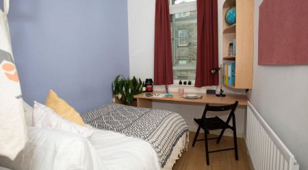 4 Bed Classic En-suite 4 bed student flat to rent on Cowgate, Edinburgh, EH1