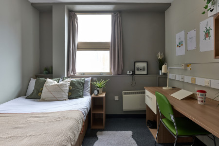 Classic En-suite 5 bed student flat to rent on Northernhay Place, Exeter, EX4
