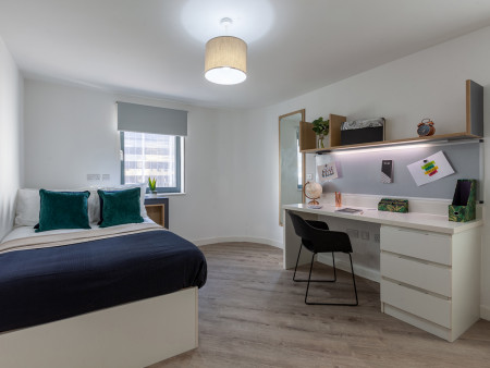 Deluxe Studio Student flat to rent on Newport Road, Cardiff, CF24