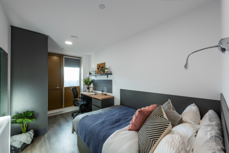 4 Bed En-suite 1 bed student flat to rent on Perth Road, London, IG2