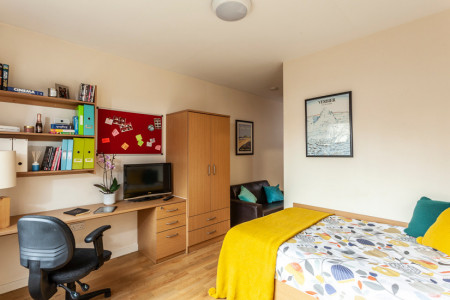Studio - 2nd Floor Student flat to rent on Harborne Park Road, Birmingham, B17