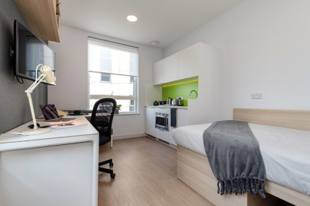 Premium Plus Studio Student flat to rent on Middle Street, Portsmouth, PO5