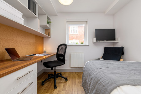 Standard Two-Dio 2 bed student flat to rent on St. James's Street, Portsmouth, PO1