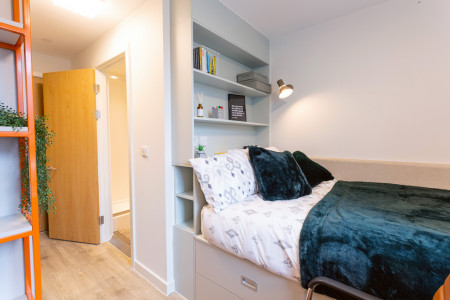 8-Bed Cluster En-suite 8 bed student flat to rent on Alexandra Road, Swansea, SA1