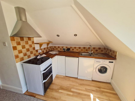 Student studio flat to rent on Whitworth Crescent, Southampton, SO18